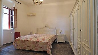 Comfortable Villa for 8 People Near Lido Pizzo