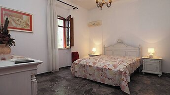 Comfortable Villa for 8 People Near Lido Pizzo
