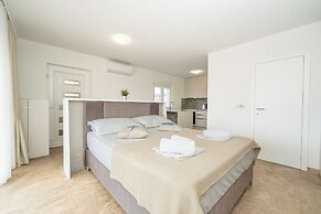 Pulse apartments with Pool