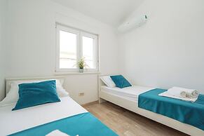 Pulse apartments with Pool