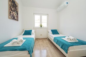 Pulse apartments with Pool