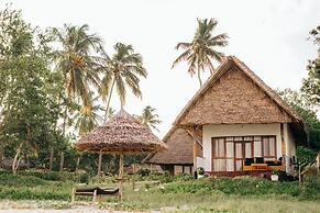 MAISARA MAFIA BEACH LODGE