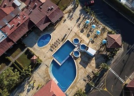 Villa a Block Away to the Beach