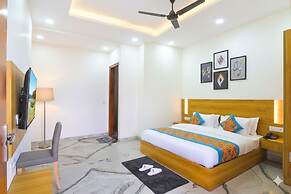 Hotel Cozy Nest Rohini