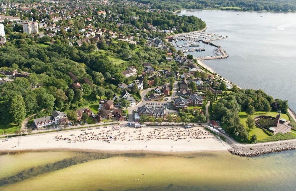 Heikendorf Ostseebad Strandhotel mit Sauna by Belvilla