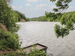 Lake Side Cottage