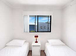 Beachside 3-bed Apartment With Garage Parking