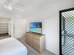 Beachside 3-bed Apartment With Garage Parking