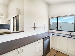 Beachside 3-bed Apartment With Garage Parking