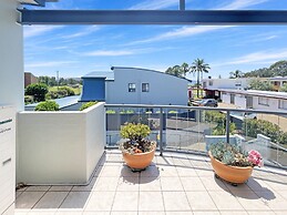 Beachside 3-bed Apartment With Garage Parking