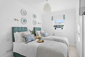 The Renoir Sea View Suite