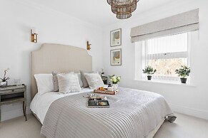 The Renoir Sea View Suite