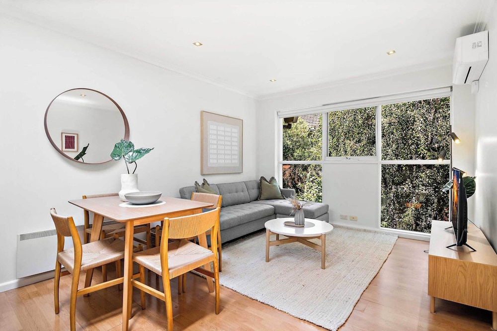 Bright 2-bed Apartment in South Yarra
