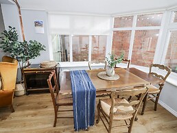 3 Leycester Court