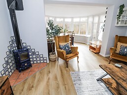3 Leycester Court