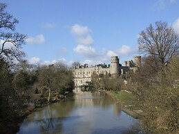 3 Leycester Court