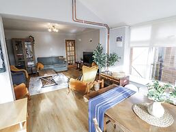 3 Leycester Court