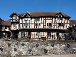 3 Leycester Court