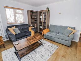 3 Leycester Court
