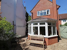 3 Leycester Court