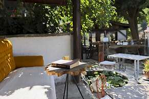 Nikbin Retreat