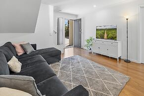 Bright 3-bed Home Near Maroochydore Beach