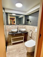 A&A Patio Suite