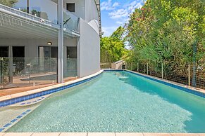 Family-sized Retreat With Private Garage