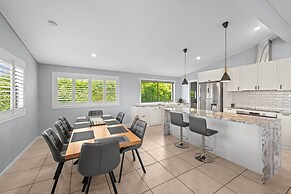 Family-sized Retreat With Private Garage