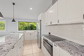 Family-sized Retreat With Private Garage
