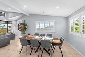 Family-sized Retreat With Private Garage