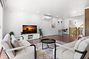 Spacious 4-bed House With Garden in Doncaster