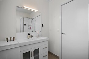 Spacious 3-bed Townhouse in Coburg