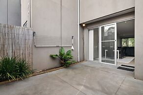 Spacious 3-bed Townhouse in Coburg