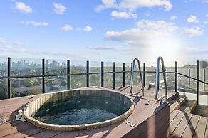 Bright Inner-north Stay With Pool Access