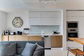 Waterfront Grand Apartments