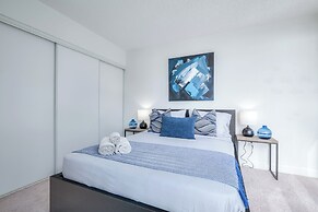 Waterfront Luxe Suites