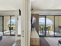 Beachside Apartment Overlooking Casey's Beach