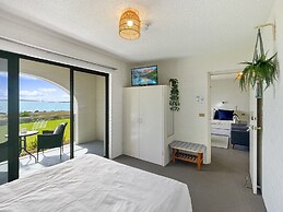 Beachside Apartment Overlooking Casey's Beach
