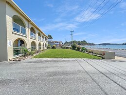 Beachside Apartment Overlooking Casey's Beach
