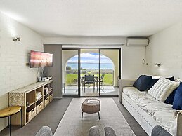 Beachside Apartment Overlooking Casey's Beach