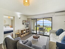 Beachside Apartment Overlooking Casey's Beach