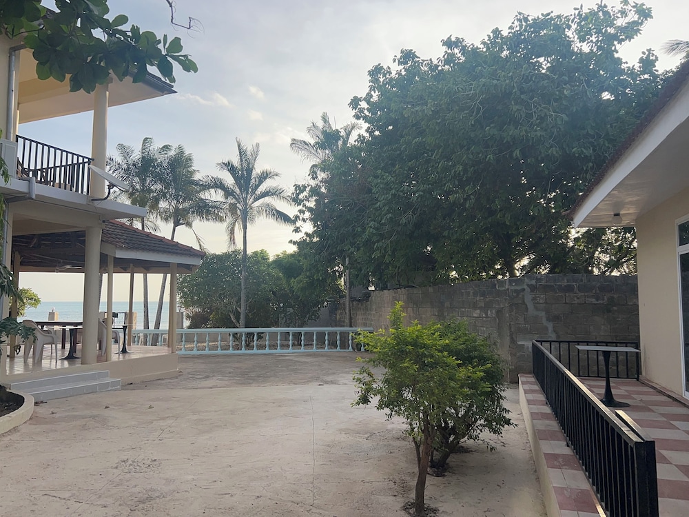 Mango Beach Hotel