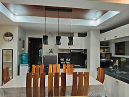 MEEK'S VILLAS TRANSIENT HOUSE