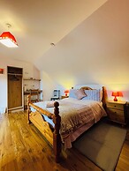 Tinnies Guest House