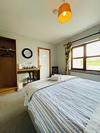 Tinnies Guest House