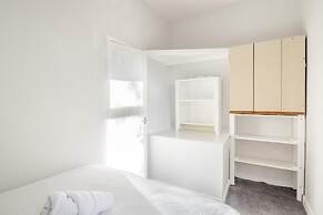 2 Bedroom House With Free Parking