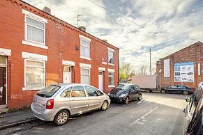 2 Bedroom House With Free Parking