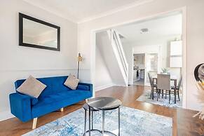 2 Bedroom House With Free Parking