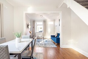 2 Bedroom House With Free Parking